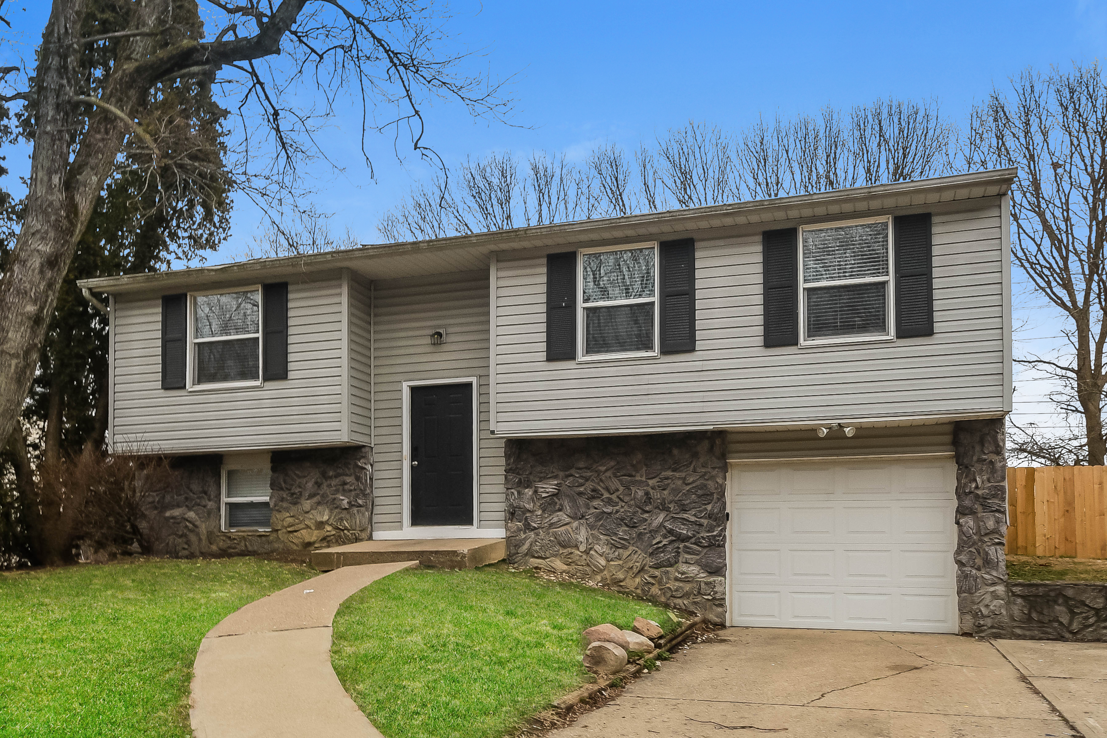 1419 Mutz Dr Indianapolis, IN 46229